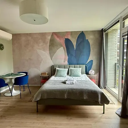 Apartamento The Krochmalna Botanical Suite, Unique Design & View Varsóvia